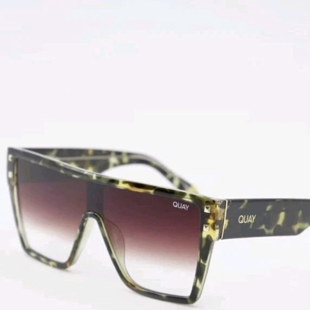 Quay Maxed Out Square Stud Detail Sunglasses in Faded Camo, Excellent Pre-Loved - Picture 2 of 13